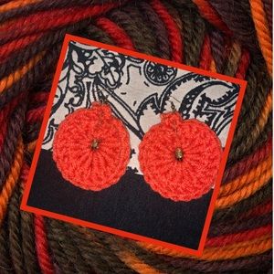 Earrings/ yarn trimmed in gold bronze metal